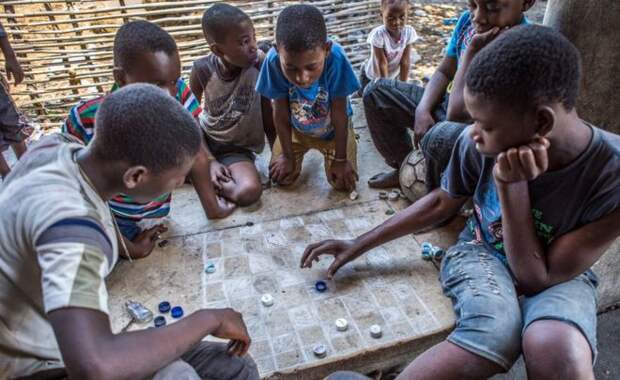 Спустя 24 года после окончания гражданской войны более половины населения Мозамбика живёт за чертой бедности.  африка, бедность, бездомные, история, факты, фото