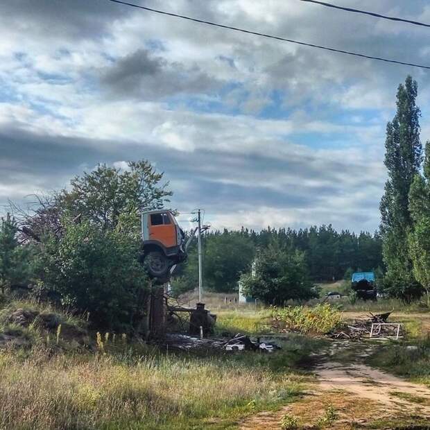 Наглядные доказательства того, что телепортация существует Наглядные доказательства того, что телепортация существует автомобиль, дтп, прикол, телепортация, ученые, что тут произошло, юмор