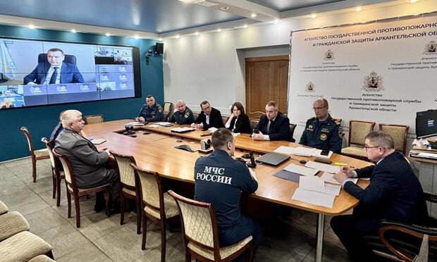 Аномальное тепло ускорило подготовку к ледоходу в Архангельской области