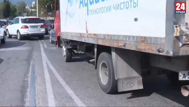 В Ялте автомобилисты жалуются на новую дорожную разметку