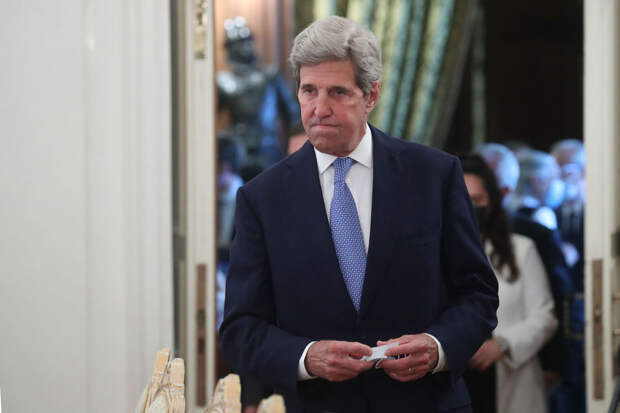 Экс-госсекретарь США Керри призвал решать вопрос с Ираном за столом переговоров