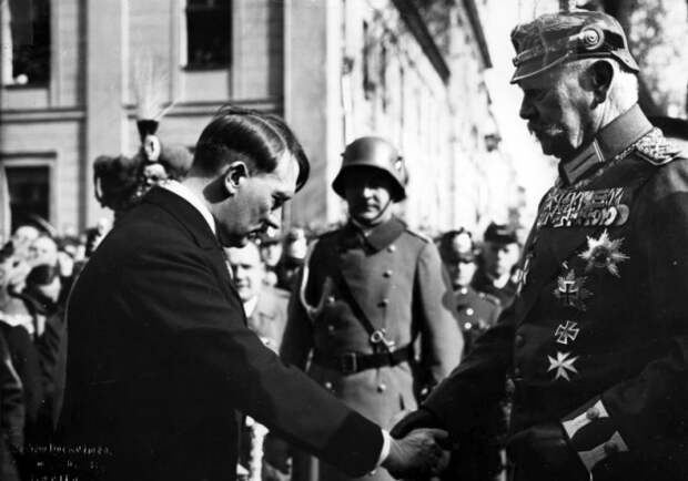 Особая папка: как генералы Рейха хотели убить Гитлера и подружиться с СССР