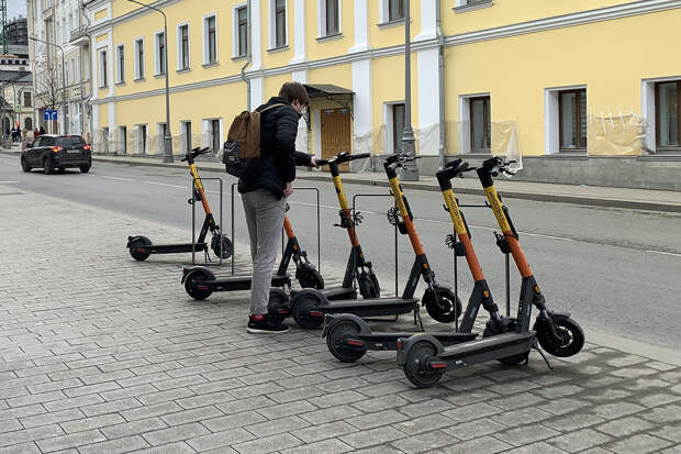 Следователи парализовали работу всех сервисов электросамокатов в Петербурге