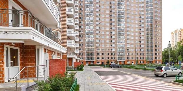 Собянин осмотрел построенный в ходе реновации дом в Северном Измайлове. Фото М. Денисов mos.ru