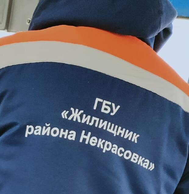 Острые прутья убрали со спортплощадки на Вертолетчиков