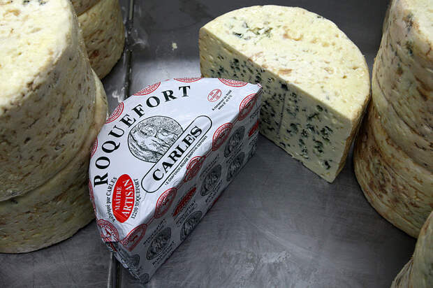 Французские сыры (30,1% потребленных в прошлом году в РФ сыров импортировано из стран, подвергнутых санкциям)