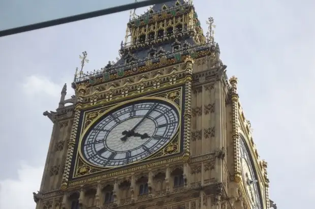 Великобритания запретила импорт из России серебра, икры и изделий из дерева