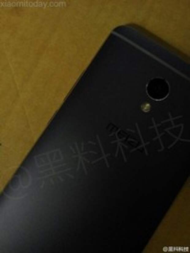 Черный Meizu M3E сзади