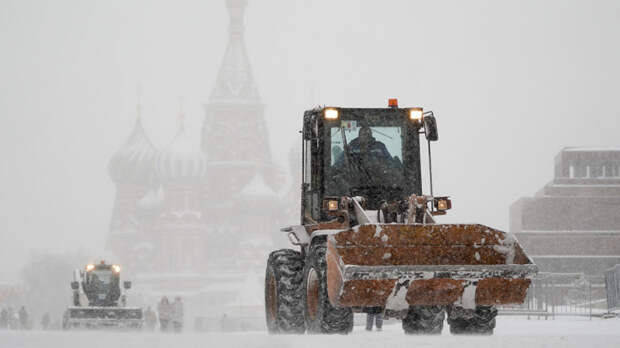 Трехдневный снегопад, метель и заносы на дорогах: уровень погодной опасности в Москве повысили до предпоследнего