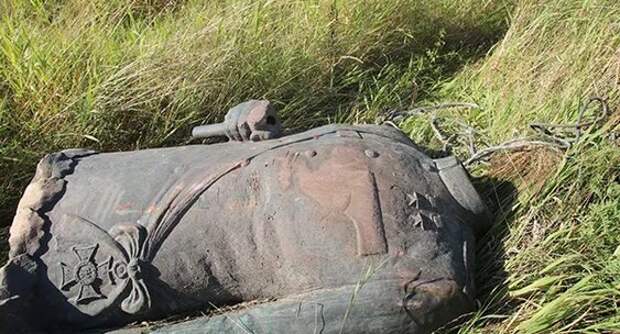Всплыли новые подробности об обезглавливании памятника Рокоссовскому Всплыли новые подробности об обезглавливании памятника Рокоссовскому