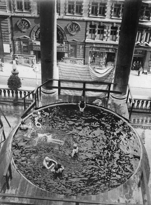 Этот безумный, яркий Лондон на черно-белых фотографиях 1930-х годов