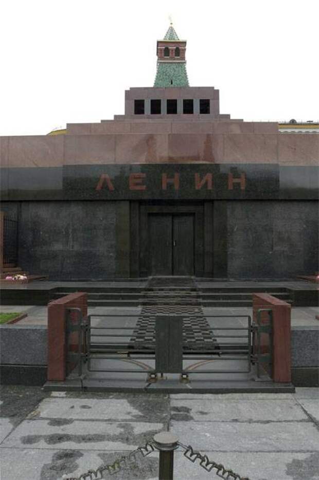 Депутат от ЛДПР: Нужно перезахоронить и Ленина, и Сталина...