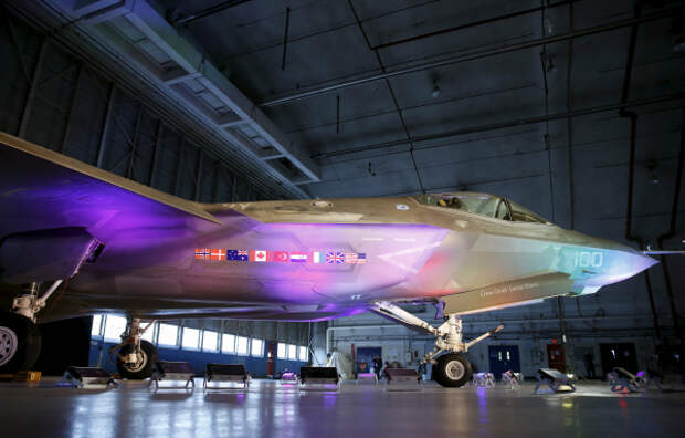 Аналитик: F-35 не сможет победить Су-35 "даже через миллион лет"