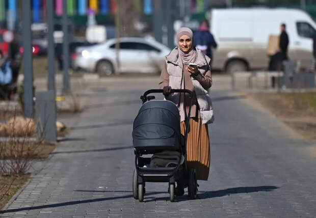 Рожающих в ХМАО мигранток лишили заветной шкатулки с мамонтёнком