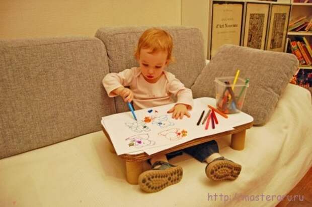 Как сделать детский столик на диван