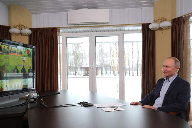 Путин заявил о постепенном снятии ограничений по COVID-19