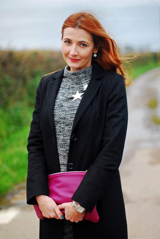 Grey sweater dress, black longline blazer, magenta clutch