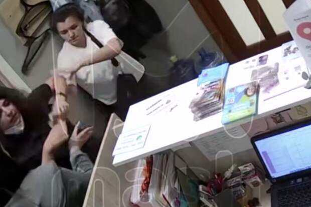 Mash: в Петербурге мастера маникюра подрались из-за рабочего места