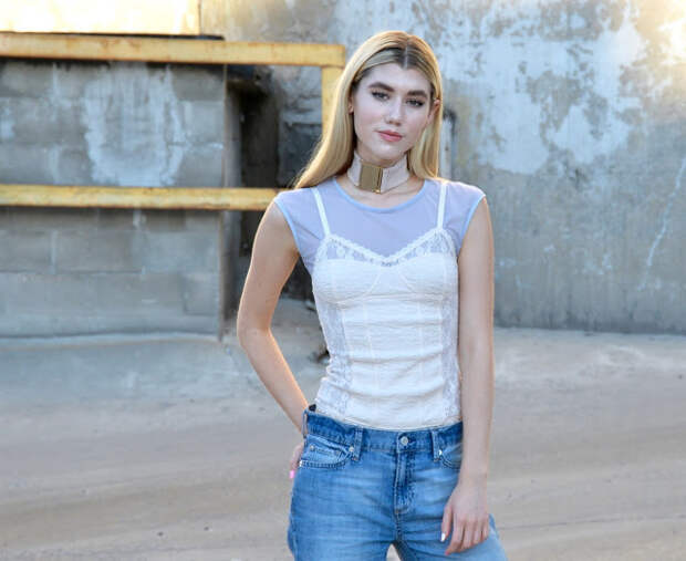 Style blogger, Street Style, Choker, Cropped Jeans, 