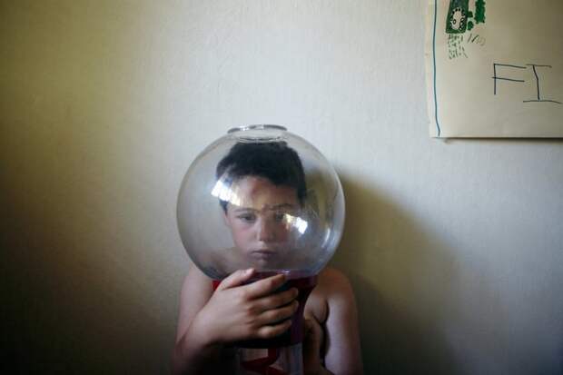 Отец-фотограф снимает  таинственный мир, в котором живет его сын-аутист аутизм, отцы и дети, фото