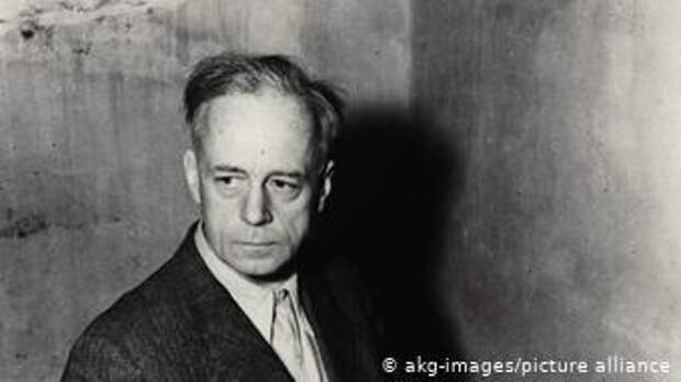 Иоахим фон Риббентроп в своей камере во время процесса. 1945 год