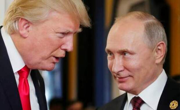 На фото (справа налево): президент России Владимир Путин и президент США Дональд Трамп.