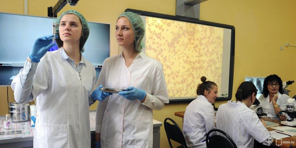 Студенты медвузов получат надбавки за работу в коронавирусных стационарах. Фото: мос.ру