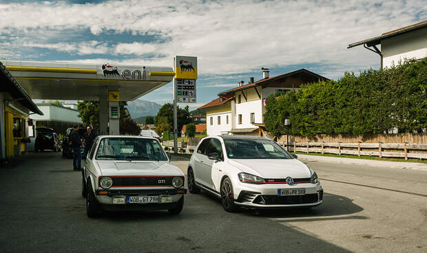 Отмечаем юбилей прародителя всех «хот-хэтчей» в компании первого VW Golf GTI и GTI Clubsport. Фото 12