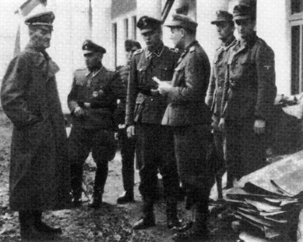 Оскар Дирлевангер и члены его отряда. Фото: © History Answers