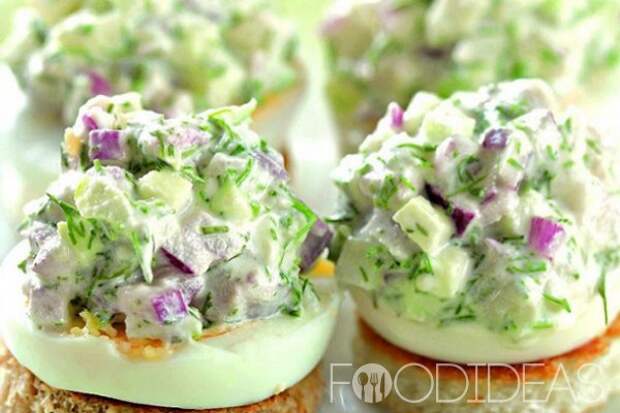 Салат с селедкой и яблоком
