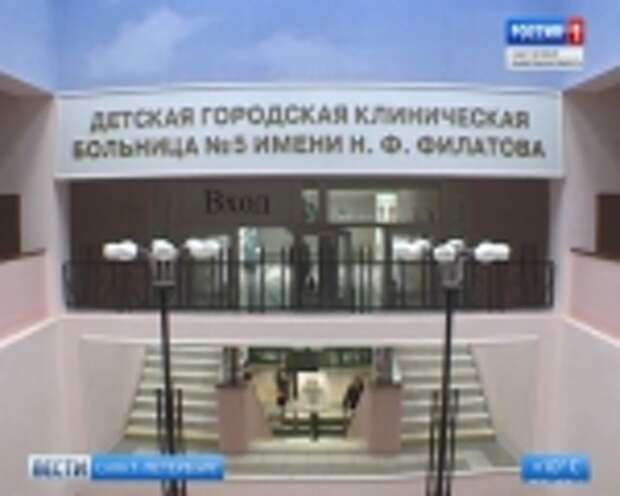 Упавшая с трапа в Пулково женщина находится в состоянии средней степени тяжести, её внучка - до сих пор в реанимации - ГТРК Санкт-Петербург