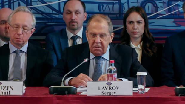 Лавров принимает участие в посольском круглом столе по ситуации на Украине