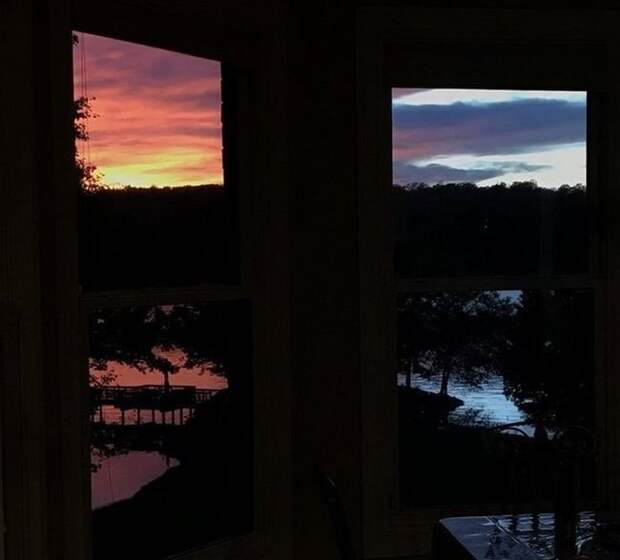 Окна, кажется, делят закат на две части без фотошопа, в мире, кадр, красота, удивительно, фото