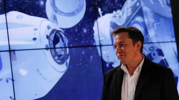 Илон Маск по-русски ответил на поздравление со стыковкой Dragon 2 с МКС