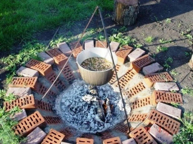 Красный и белый кирпич можно использовать как по-отдельности, так и в сочетании. Красный и белый кирпич можно использовать как по-отдельности, так и в сочетании.