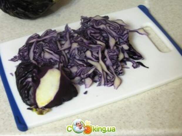 Салат из краснокочанной капусты и кукурузы - приготовление 