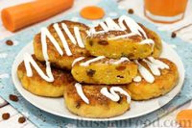 Фото к рецепту: Сырники с морковью и изюмом