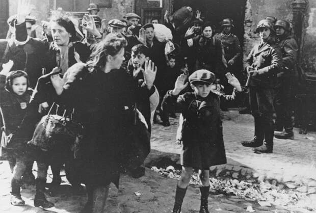 Евреи в варшавском гетто, 1943 год 