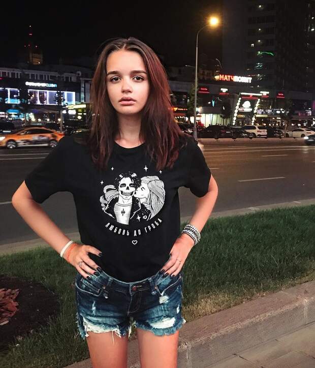 20-летняя дочь певицы Славы выросла и во всем подражает красавице-маме