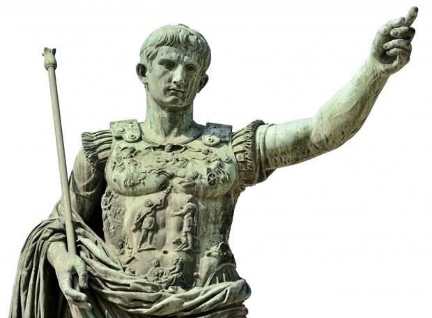 Мраморная статуя Гая Юлия Цезаря Октавиана Августа с императорским скипетром
