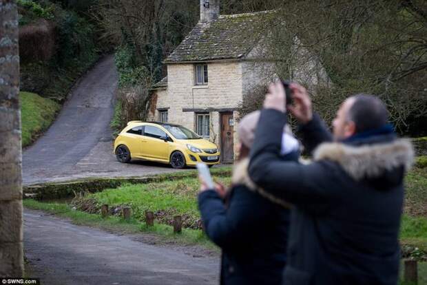 Сотни жёлтых авто приехали в деревню чтобы поддержать пенсионера авто, акция, пенсионер