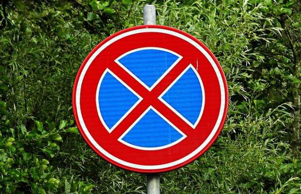 В Некрасовке торопливое такси влетело в забор