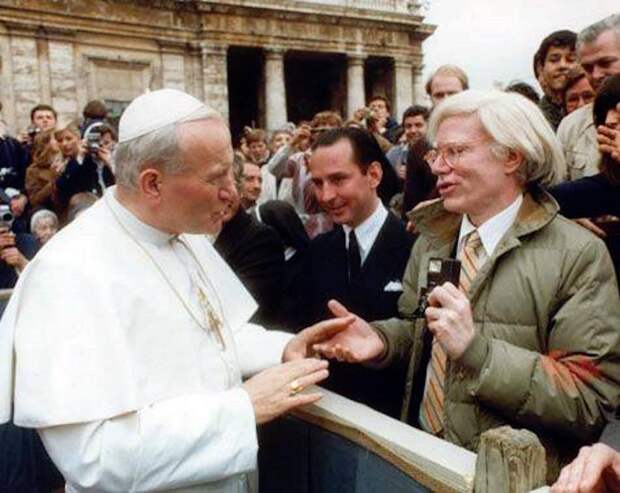Папа римский Иоанн Павел II и Энди Уорхол, 1980 год.