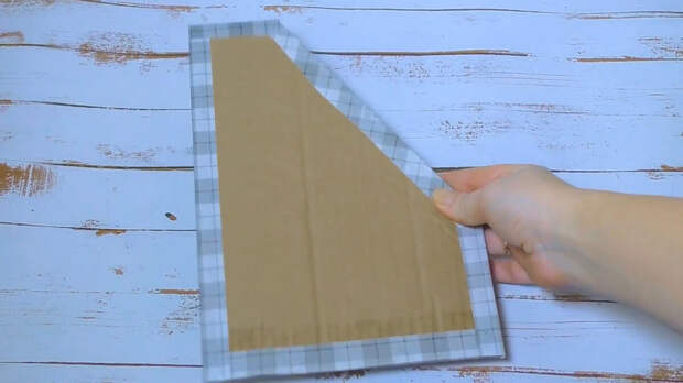 Применила упаковочную бумагу и старый гофрированный картон. чтобы сделать функциональные органайзеры для дома.