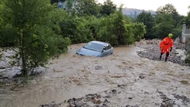 В Великобритании из-за водного бедствия затопило около 650 построек