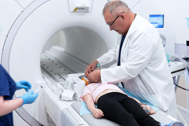 МРТ для ребенка: полное руководство для родителей — от подготовки до наркоза