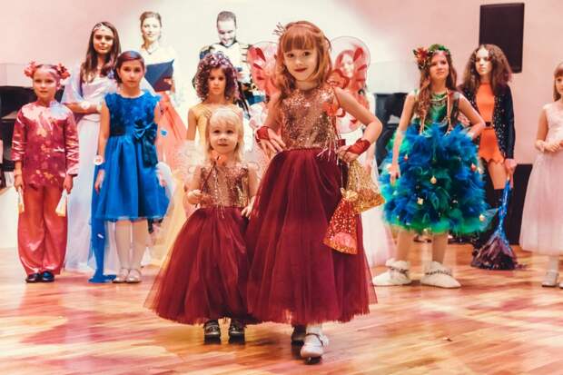 Юные конкурсантки примут участие в театральном перфомансе / Фото: ccart.moscow