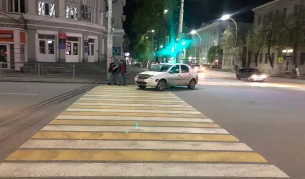 Водитель иномарки сбил школьницу на переходе в Ростовской области 23 апреля