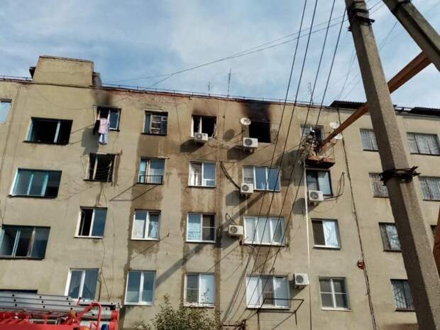 В Адыгейске эвакуировали многоэтажный дом из-за пожара