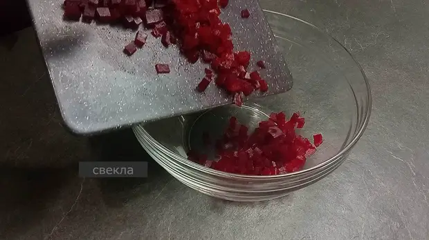 Когда надоедает винегрет, готовлю салат со свёклой и кукурузой (вкусно, просто и готовить быстрее)